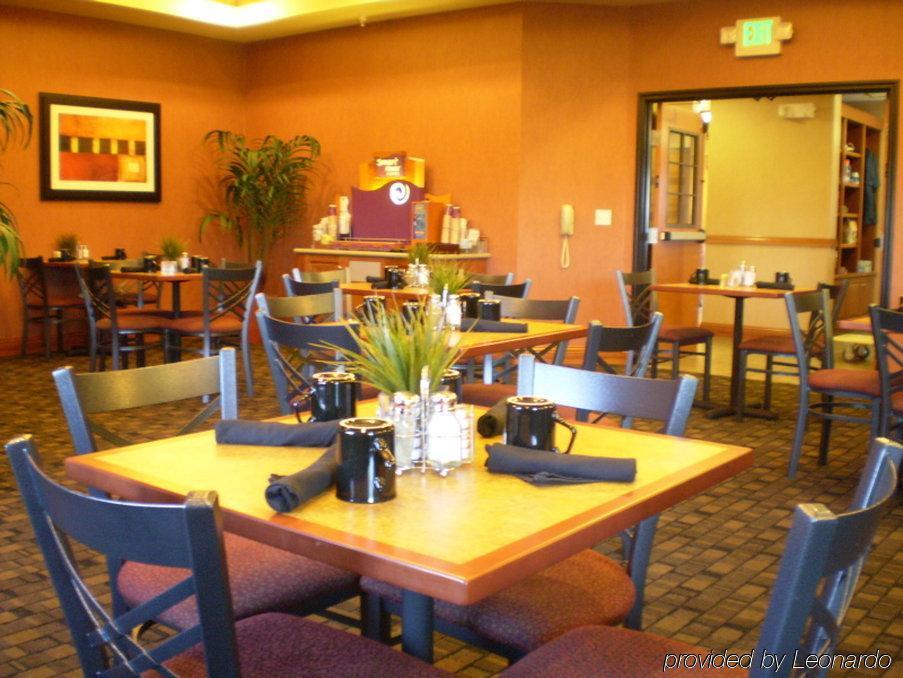 ฮอลิเดย์ อินน์ เอ็กซ์เพรส โฮเต็ล แอนด์ สวีท ลิมง I-70/ทางออก 359 ลิมอน ร้านอาหาร รูปภาพ